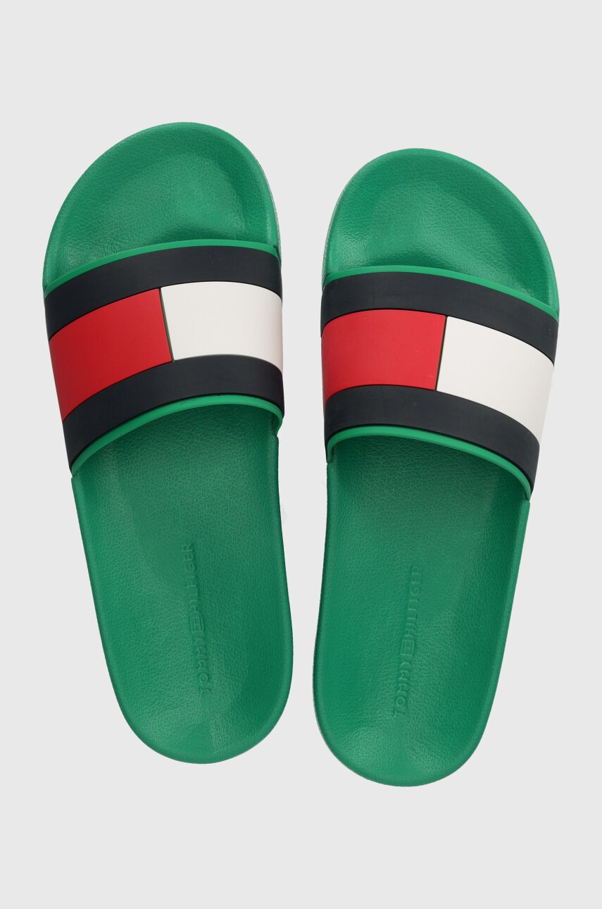 Levně Pantofle Tommy Hilfiger RUBBER TH FLAG POOL SLIDE pánské, zelená barva, FM0FM04263