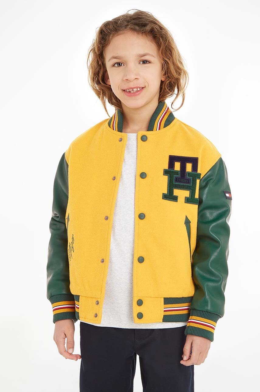 

Детско яке Tommy Hilfiger в жълто, Жълт