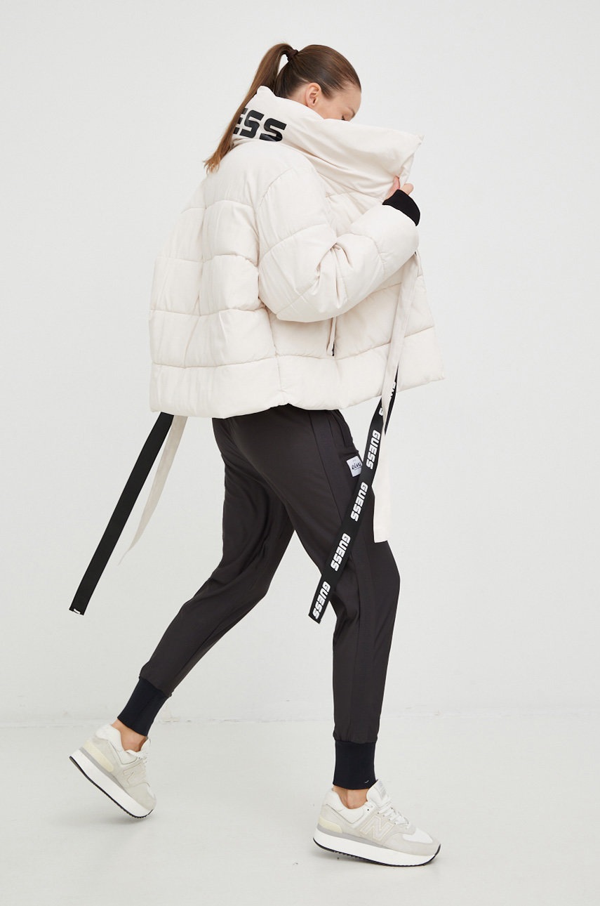 

Куртка Guess женская цвет бежевый зимняя oversize
