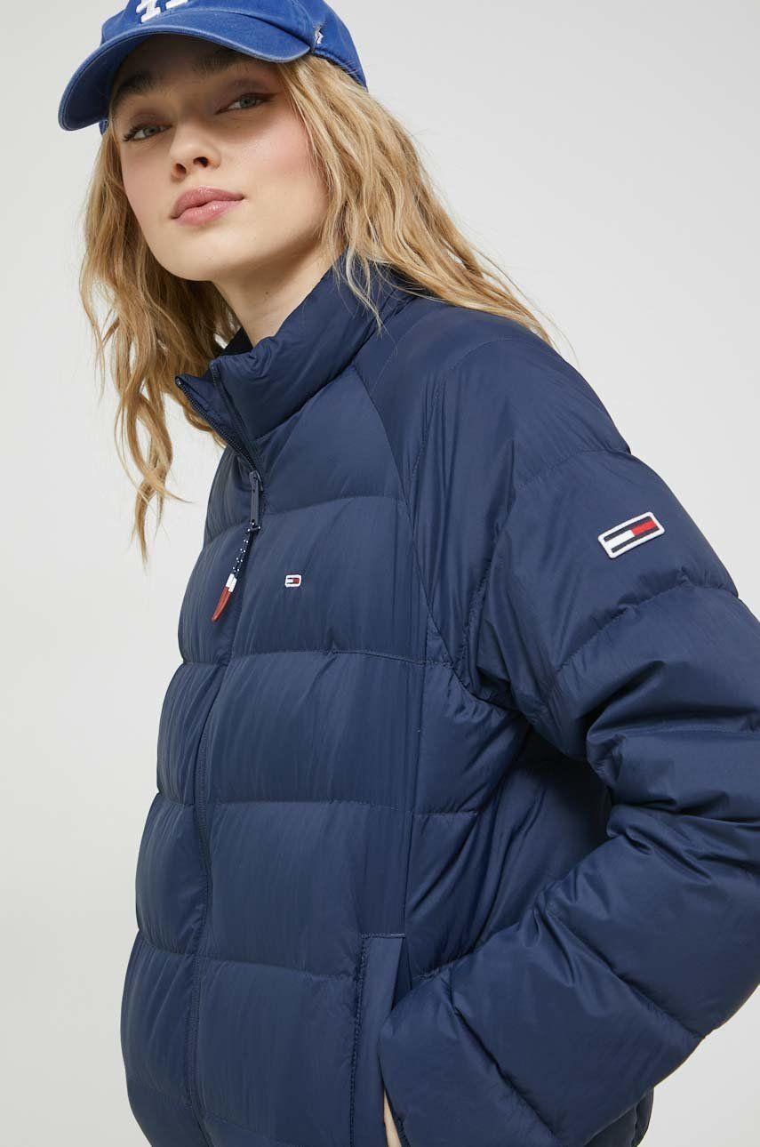 Tommy Jeans geaca de puf femei, culoarea albastru marin, de tranzitie