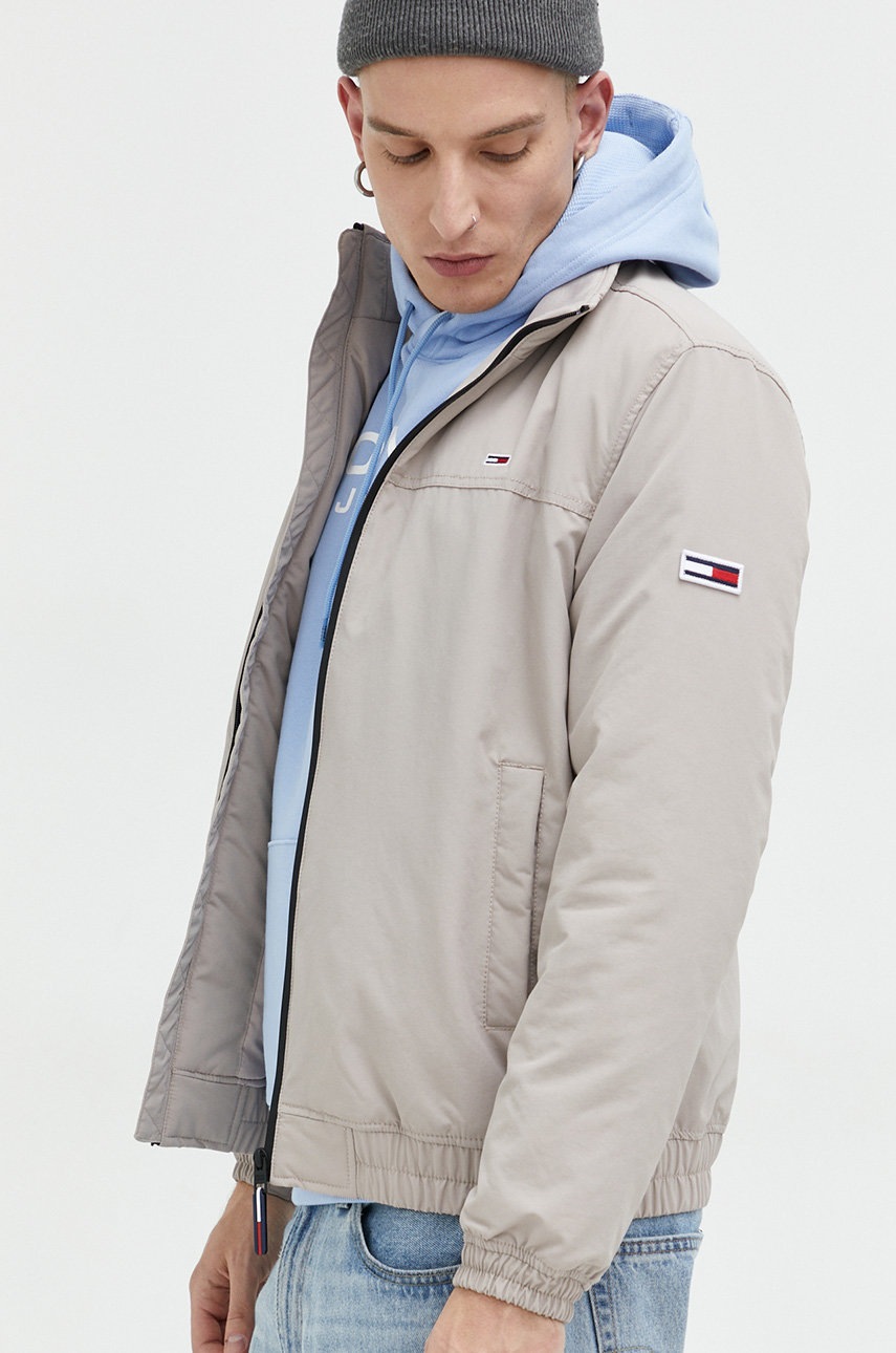 

Куртка Tommy Jeans мужская цвет бежевый переходная