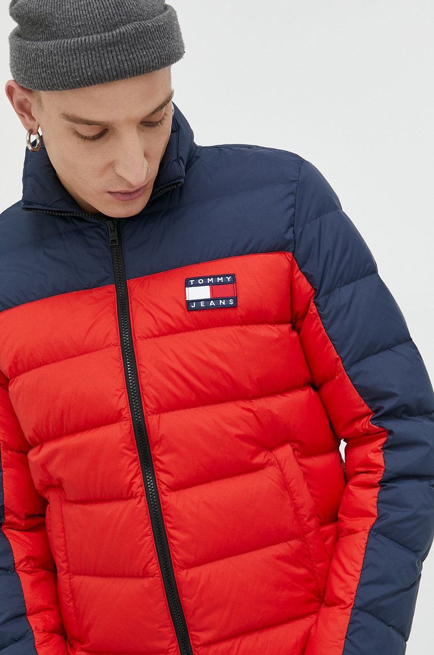 

Пуховая куртка Tommy Jeans мужская цвет красный зимняя