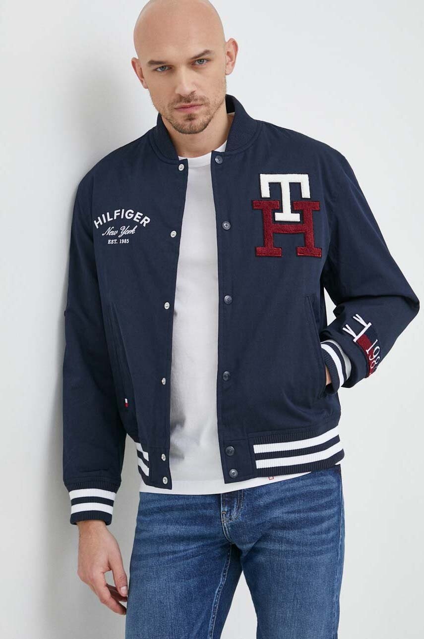 

Куртка-бомбер Tommy Hilfiger чоловічий колір синій перехідна