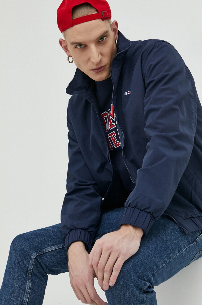 

Куртка Tommy Jeans чоловіча колір синій перехідна