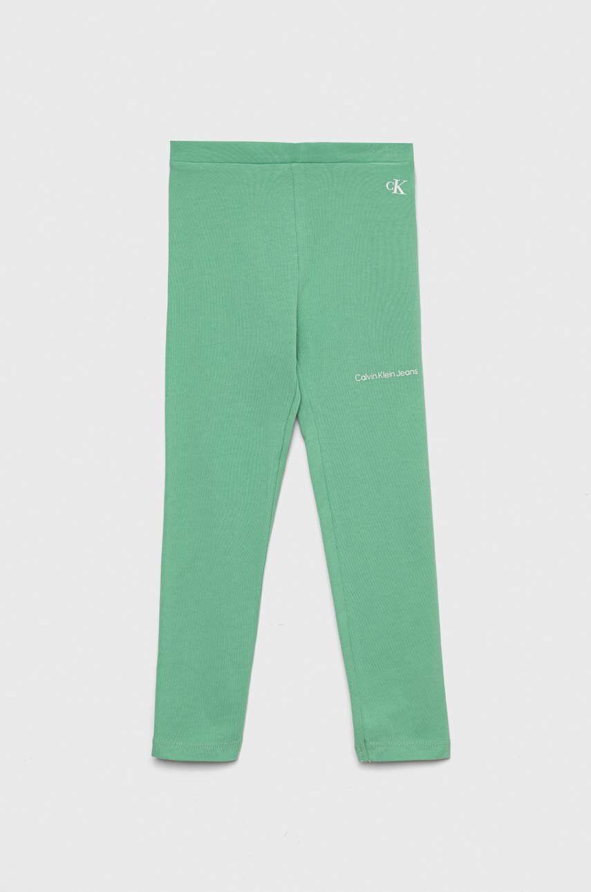 Levně Dětské legíny Calvin Klein Jeans zelená barva, s potiskem