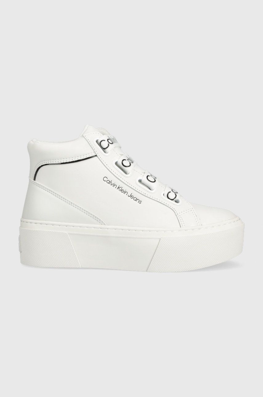 Levně Kožené sneakers boty Calvin Klein Jeans bílá barva