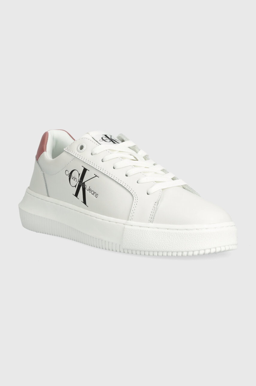 Δερμάτινα αθλητικά παπούτσια Calvin Klein Jeans YW0YW00823 CHUNKY CUPSOLE MONOLOGO W CHUNKY CUPSOLE MONO LTH WN χρώμα: άσπρο YW0YW00823 φωτογραφία