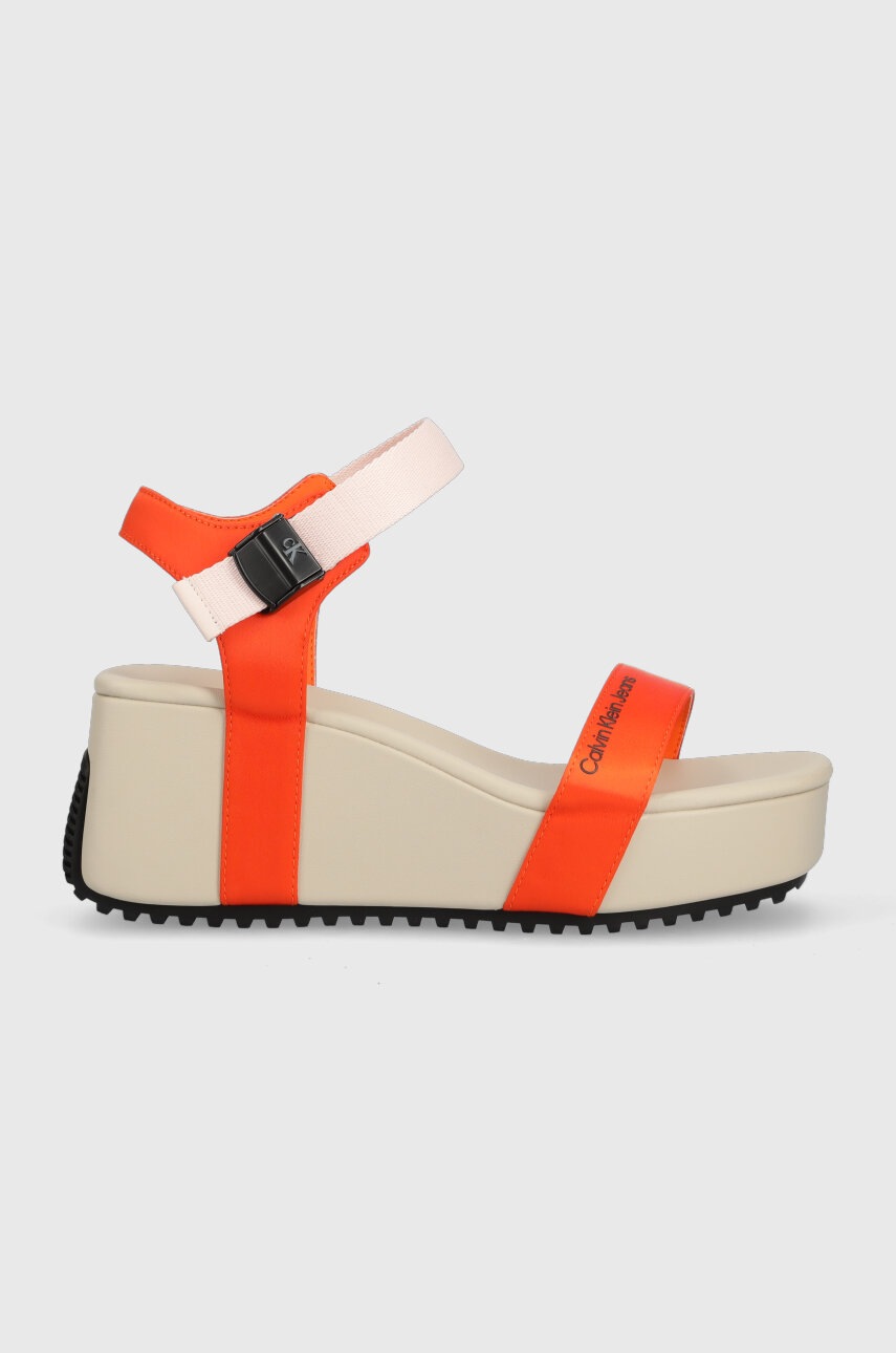 

Сандали Calvin Klein Jeans WEDGE BLCOK SANDAL SATIN/HW в оранжево с платформа YW0YW00980, Оранжев