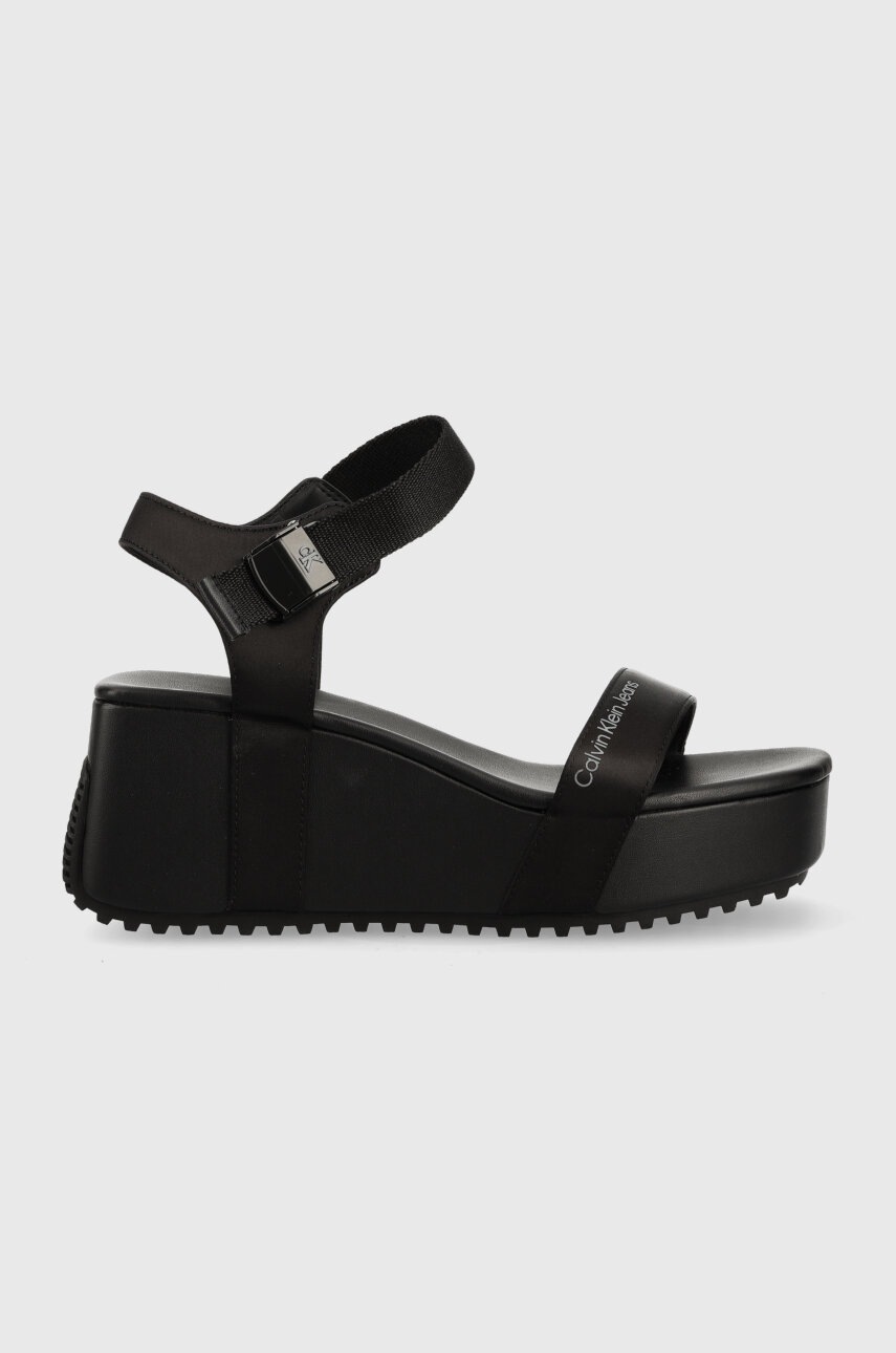 

Сандали Calvin Klein Jeans WEDGE BLCOK SANDAL SATIN/HW в черно с платформа YW0YW00980, Черен