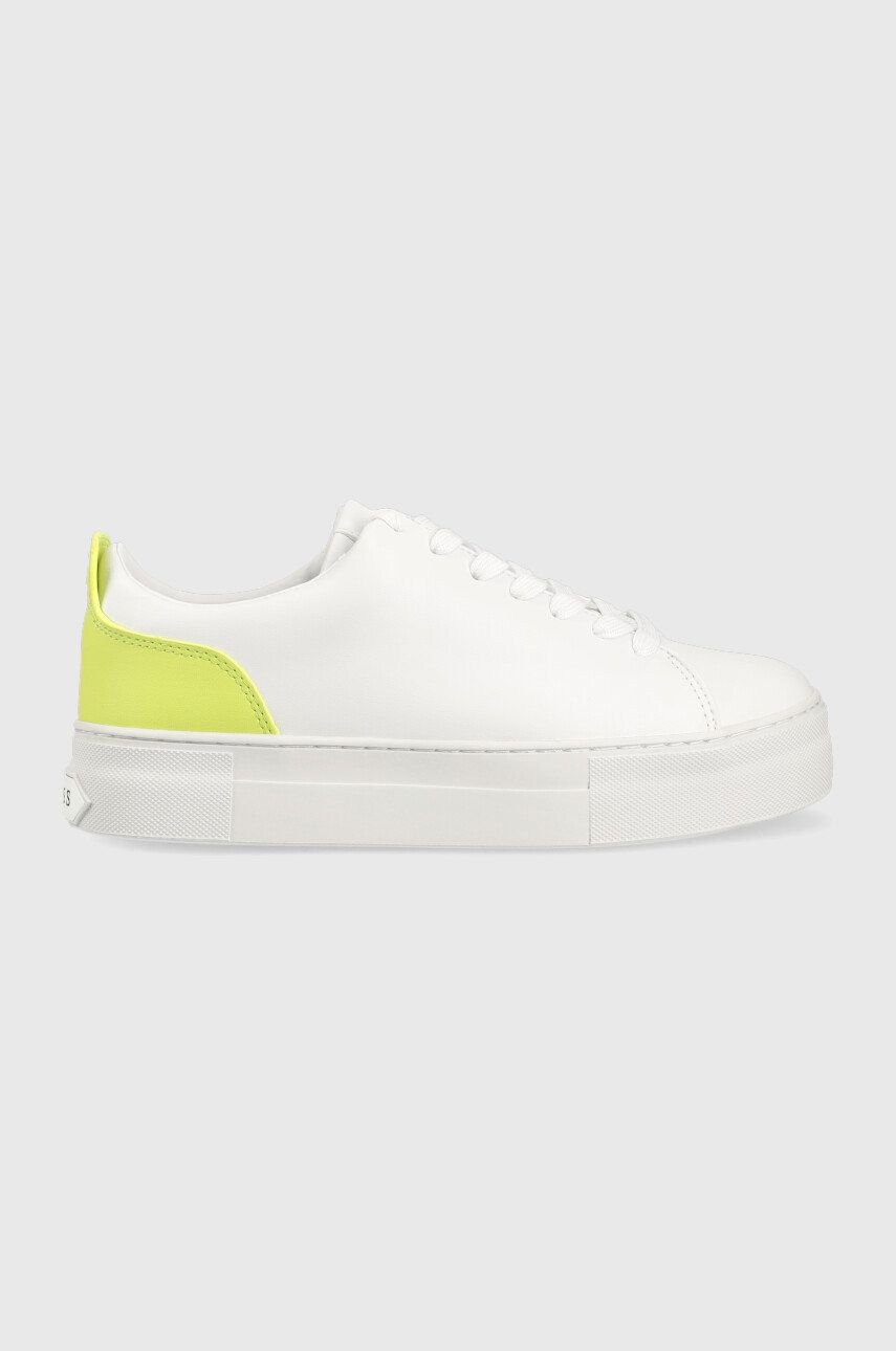 Sneakers boty Guess Giaa5 bílá barva - bílá -  Svršek: Umělá hmota Vnitřek: Umělá hmota