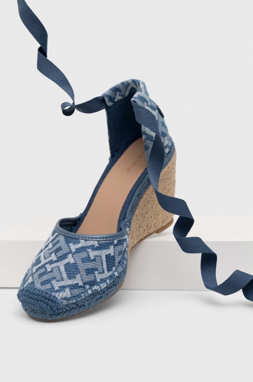 

Эспадрильи Tommy Hilfiger CLOSED TOE WEDGE MONOGRAM женские на платформе FW0FW07011