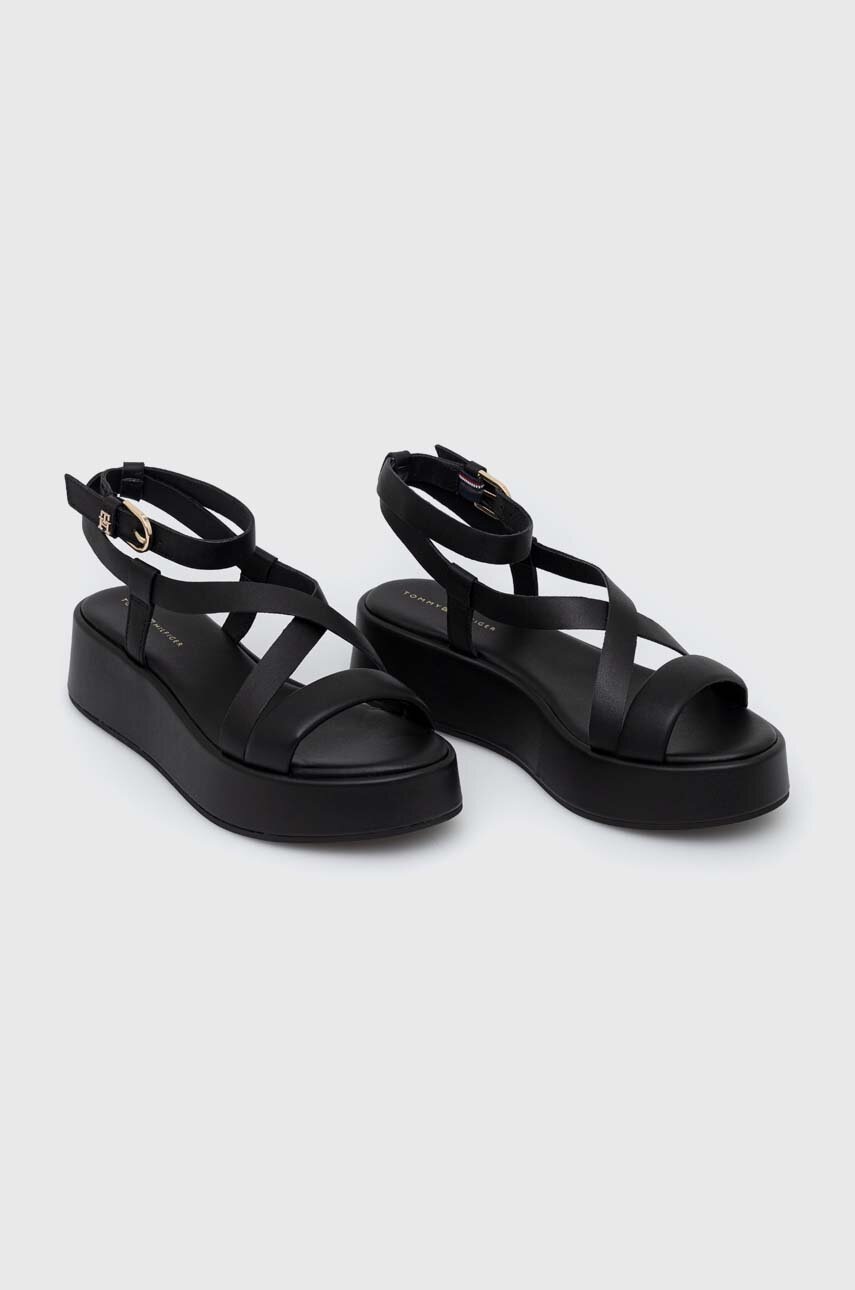 

Шкіряні сандалі Tommy Hilfiger NEW FLATFORM STRAP жіночі колір чорний на платформі