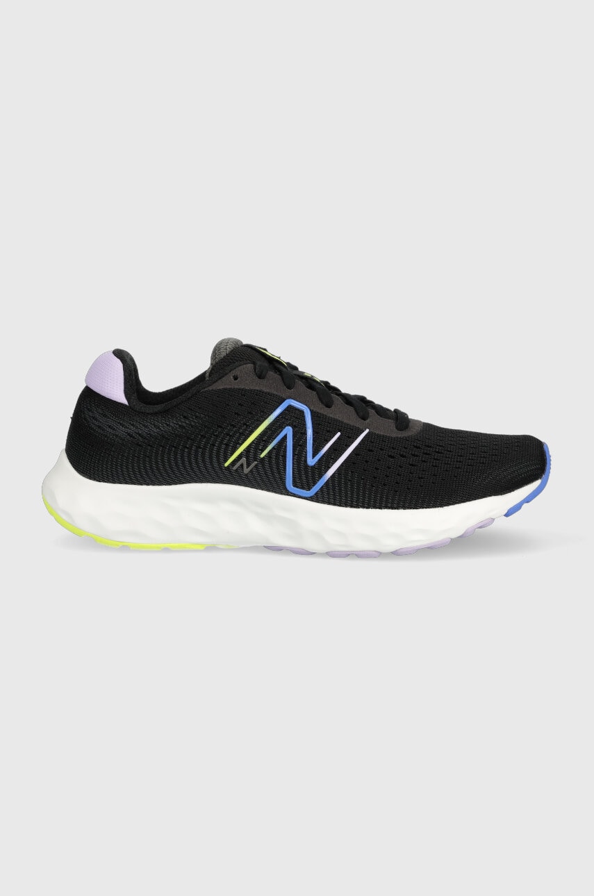 Levně Běžecké boty New Balance W520 černá barva