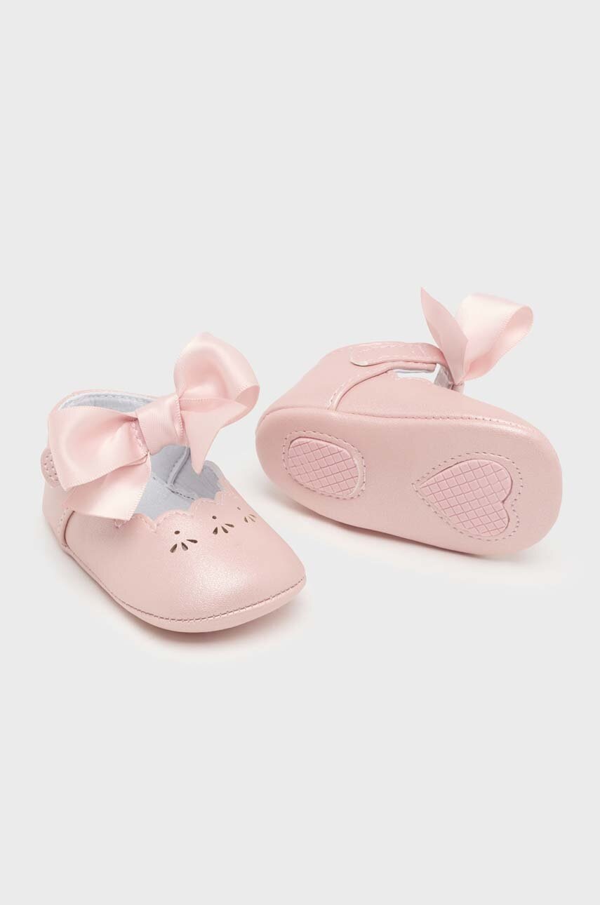 

Бебешки обувки Mayoral Newborn в розово, Розов