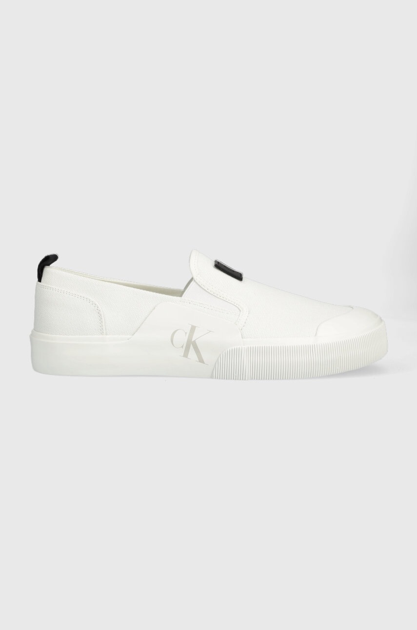 

Ниски кецове Calvin Klein Jeans SKATER VULC SLIPON BADGE в бяло, Бял
