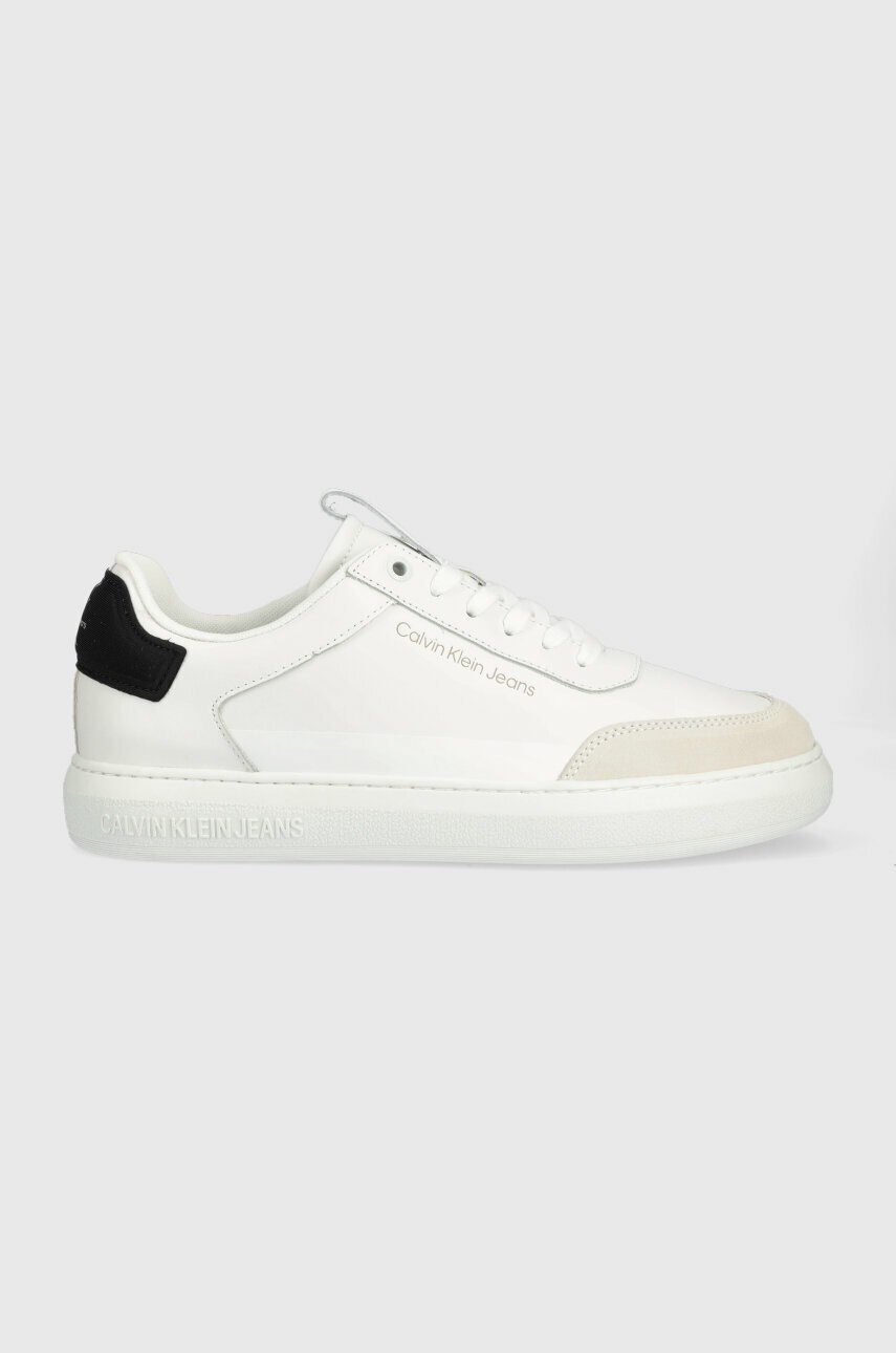 Levně Kožené sneakers boty Calvin Klein Jeans CASUAL CUPSOLE HIGH/LOW FREQ bílá barva, YM0YM00670