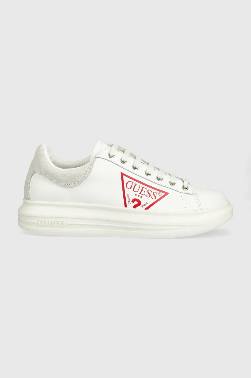 Sneakers boty Guess VIBO bílá barva, FM6VIB SUE12 - bílá -  Svršek: Umělá hmota