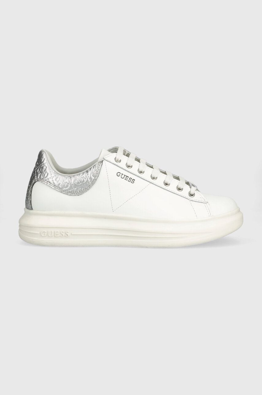 Sneakers boty Guess VIBO bílá barva, FM6VIB LEA12 - bílá -  Svršek: Umělá hmota