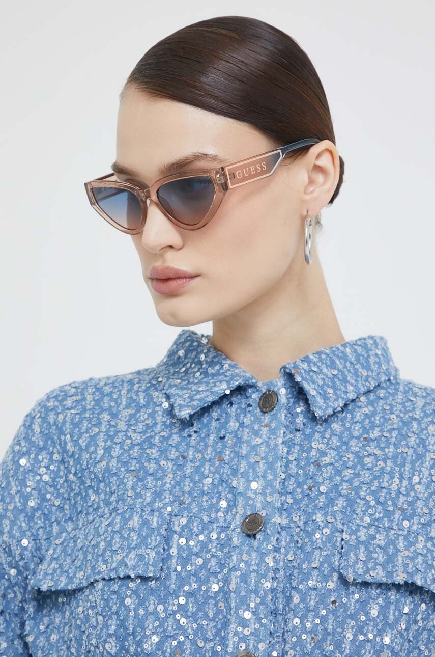 

Слънчеви очила Guess в бяло, Бял