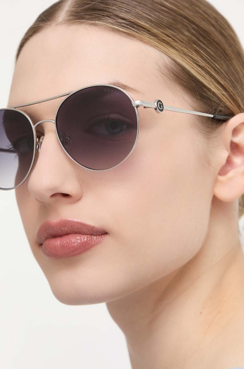 

Сонцезахисні окуляри Guess жіночі колір срібний