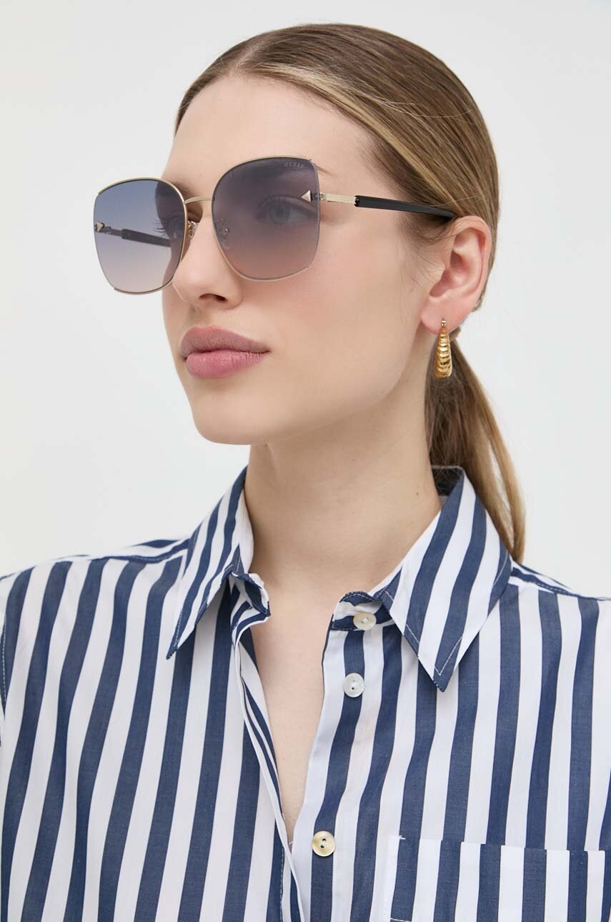 

Слънчеви очила Guess в златисто, Злато