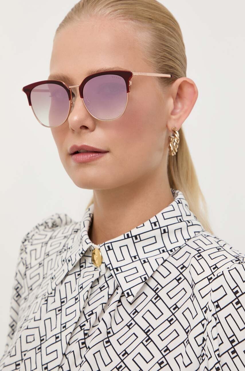 

Слънчеви очила Guess в червено, Червен