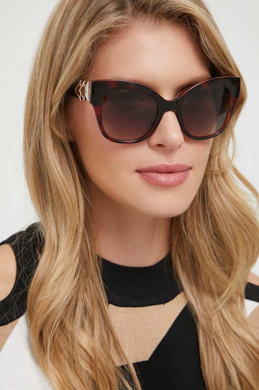 

Солнцезащитные очки Guess женские цвет коричневый