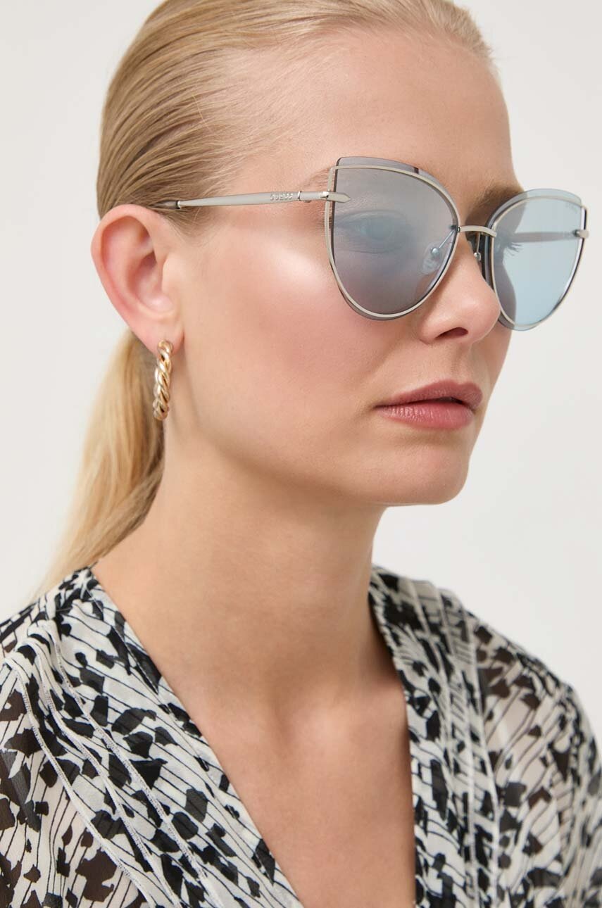 

Слънчеви очила Guess в сребристо, Сребърен