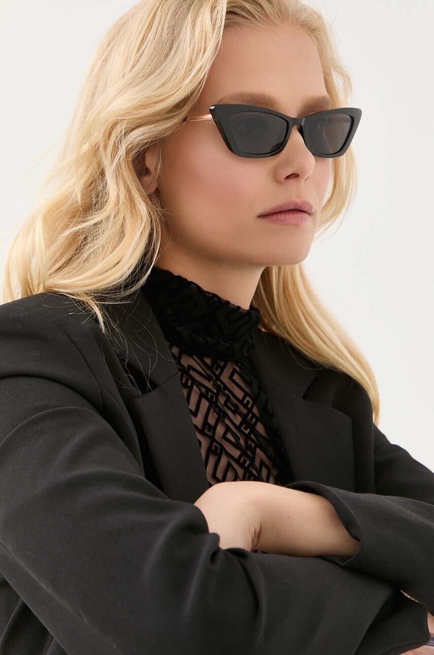 

Слънчеви очила Guess в черно, Черен