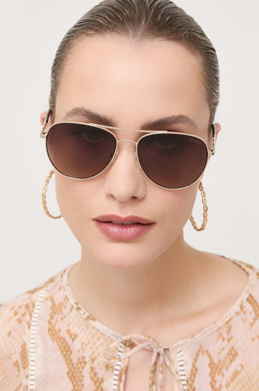 

Солнцезащитные очки Guess женские цвет золотой