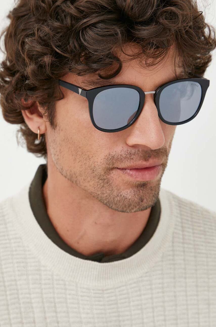 

Солнцезащитные очки Guess мужские цвет чёрный