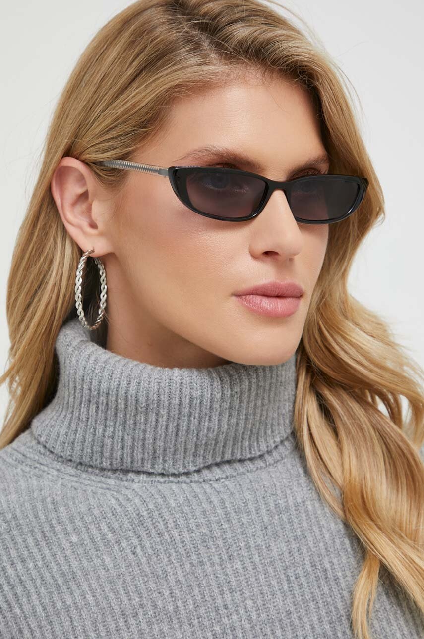 

Солнцезащитные очки Guess цвет чёрный