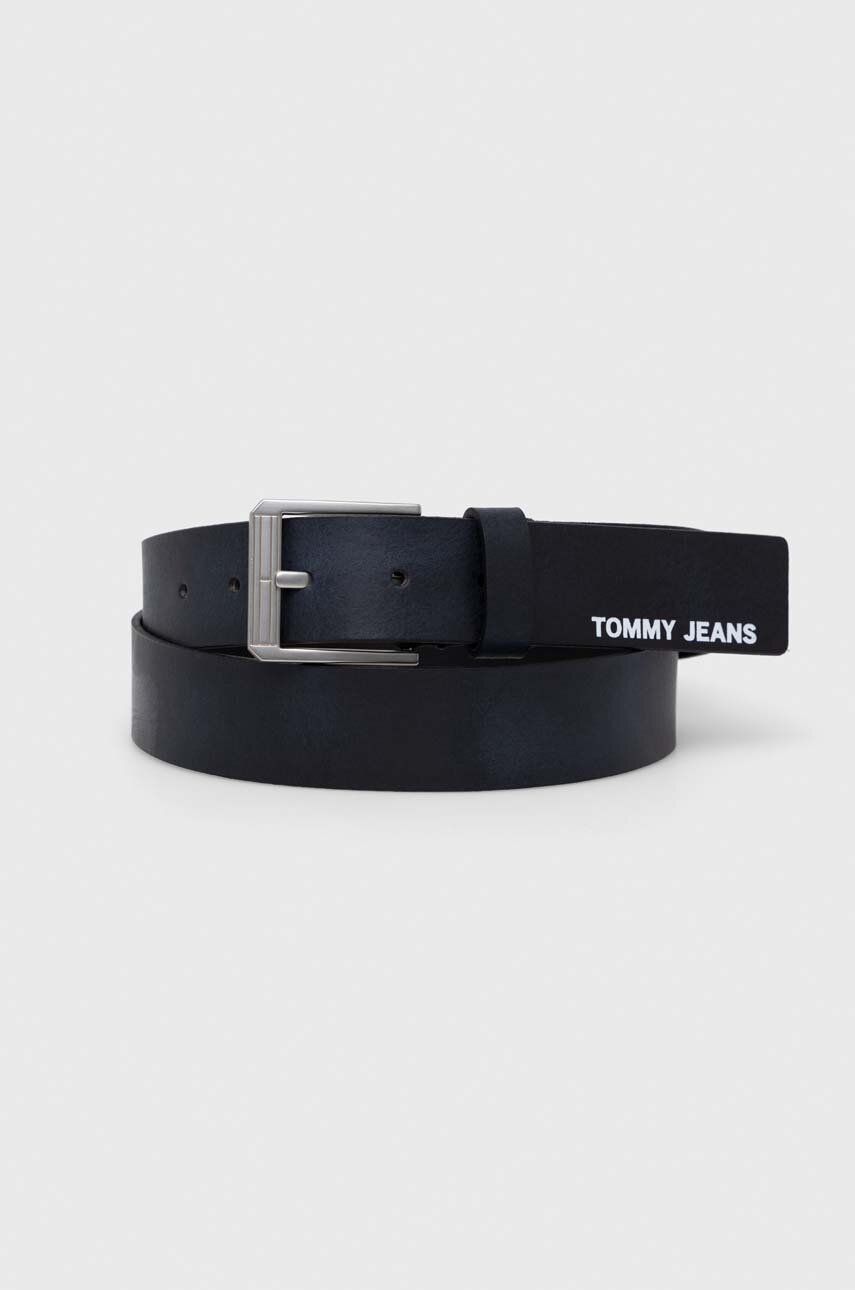 Kožený pásek Tommy Jeans pánský, tmavomodrá barva - námořnická modř -  100 % Přírodní kůže