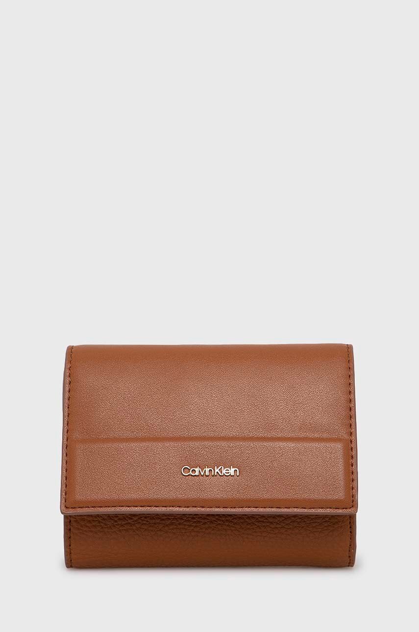 

Портмоне Calvin Klein дамски в кафяво, Кафяв