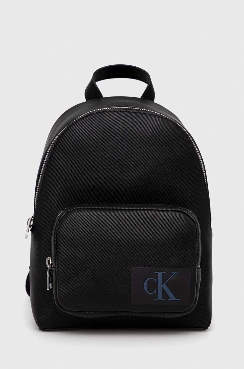 

Раница Calvin Klein Jeans в черно малък размер с изчистен дизайн, Черен