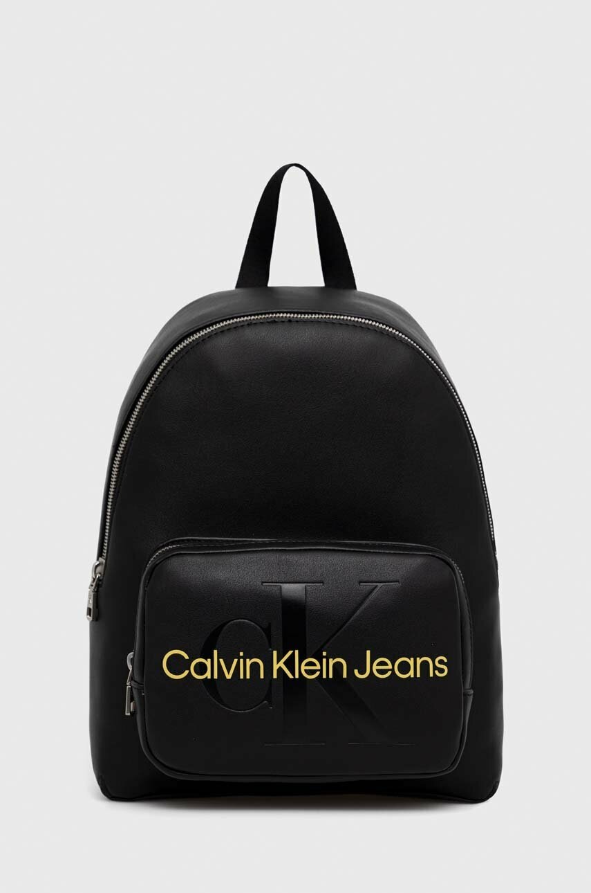 

Раница Calvin Klein Jeans в черно малък размер с принт, Черен