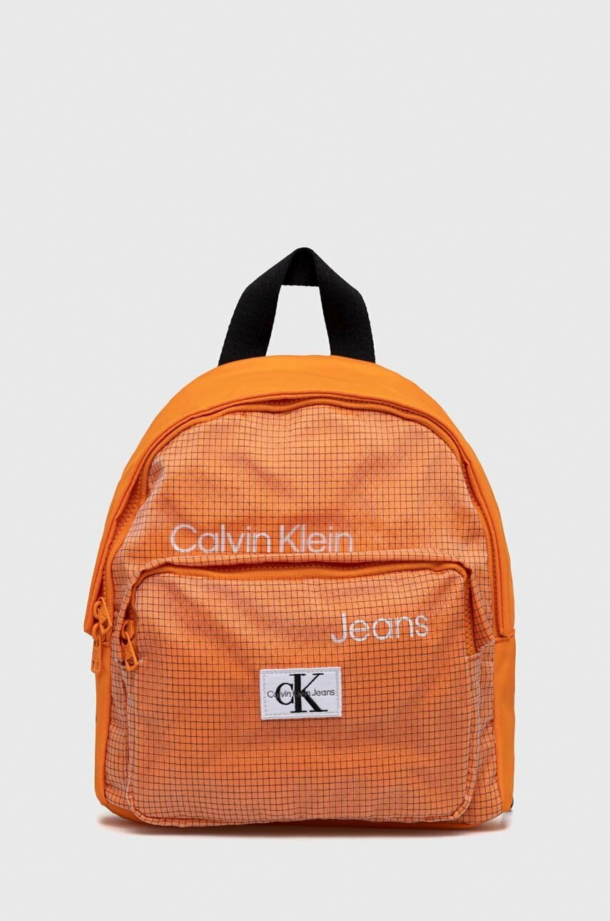 

Детска раница Calvin Klein Jeans в оранжево малък размер с десен, Оранжев