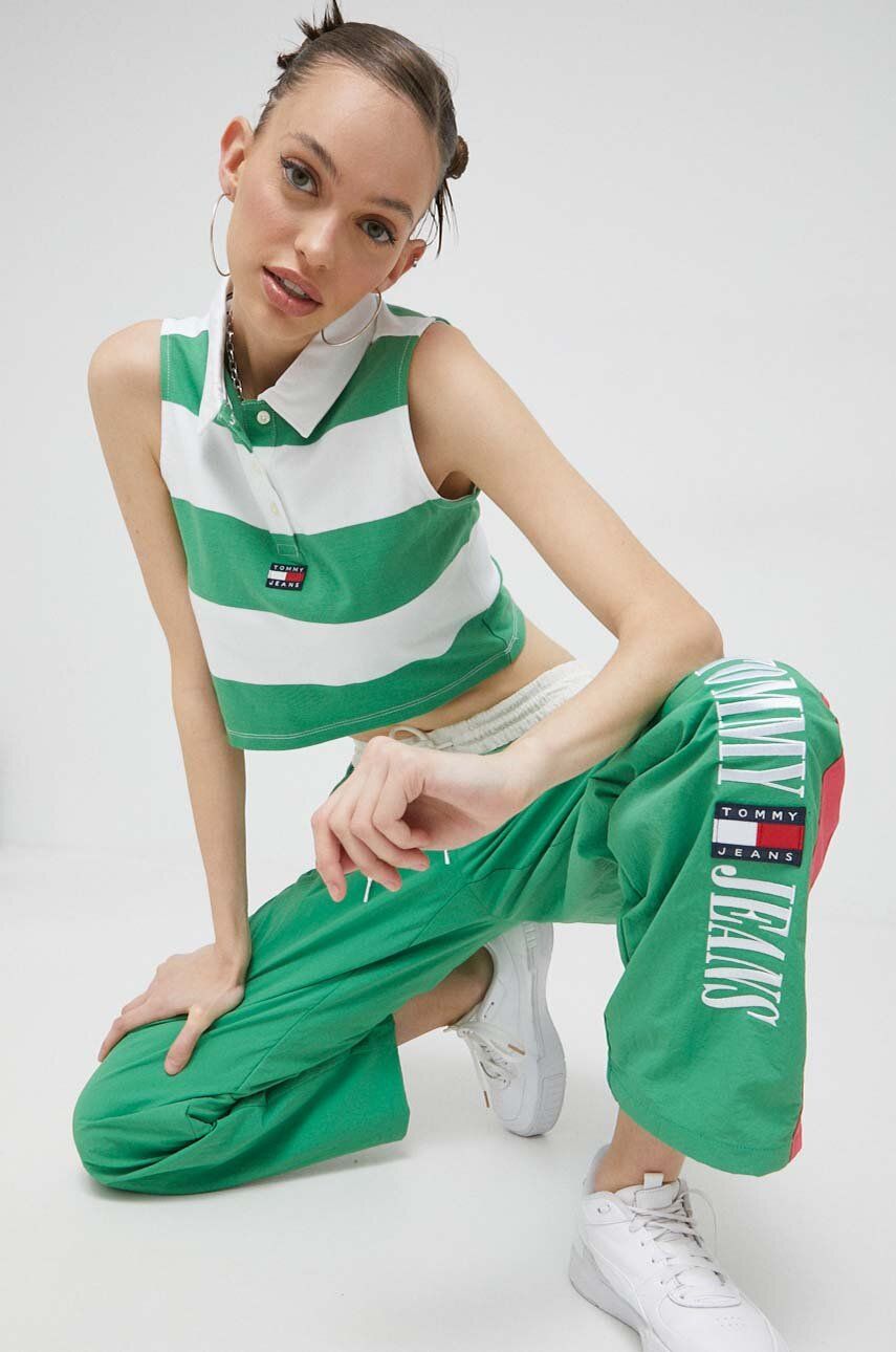 Bavlněný top Tommy Jeans zelená barva - zelená -  100 % Bavlna