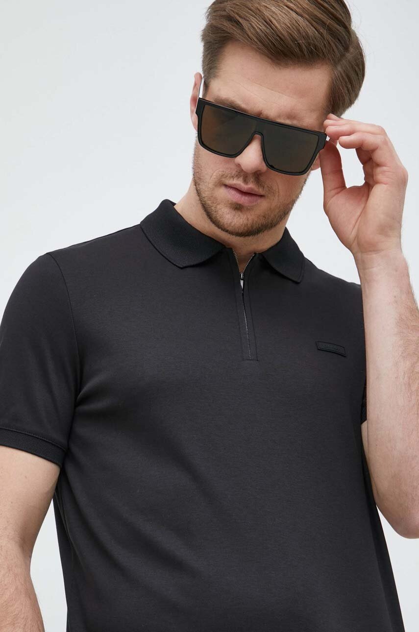 

Памучна тениска с яка Calvin Klein в черно с изчистен дизайн, Черен
