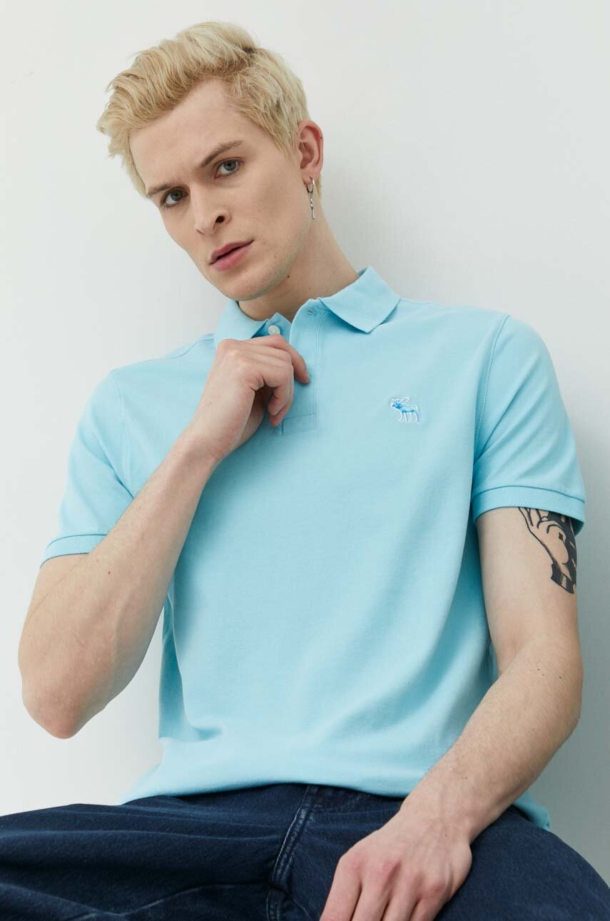 

Тениска с яка Abercrombie & Fitch в синьо с апликация, Син