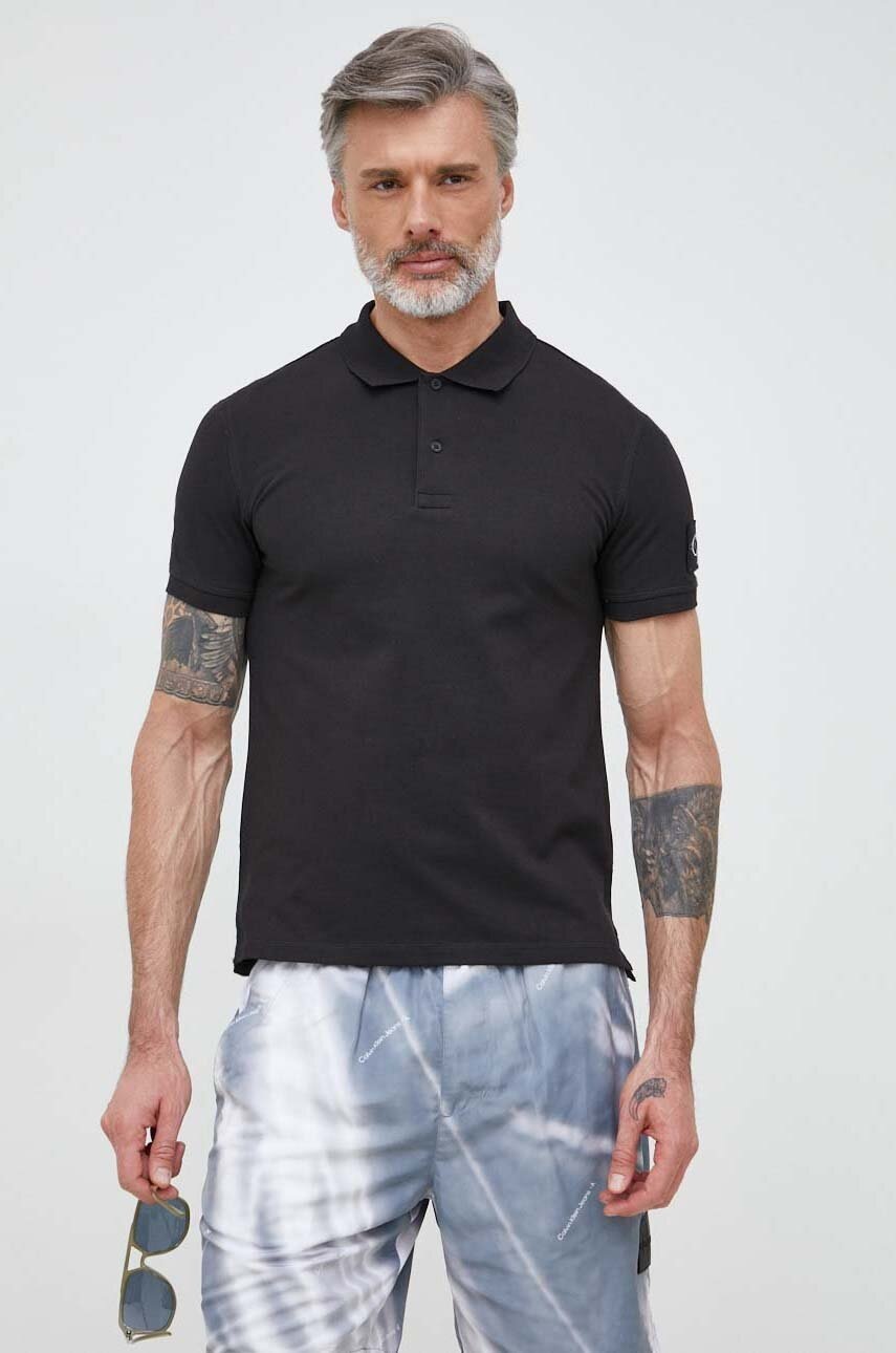 

Тениска с яка Calvin Klein Jeans в черно с изчистен дизайн, Черен