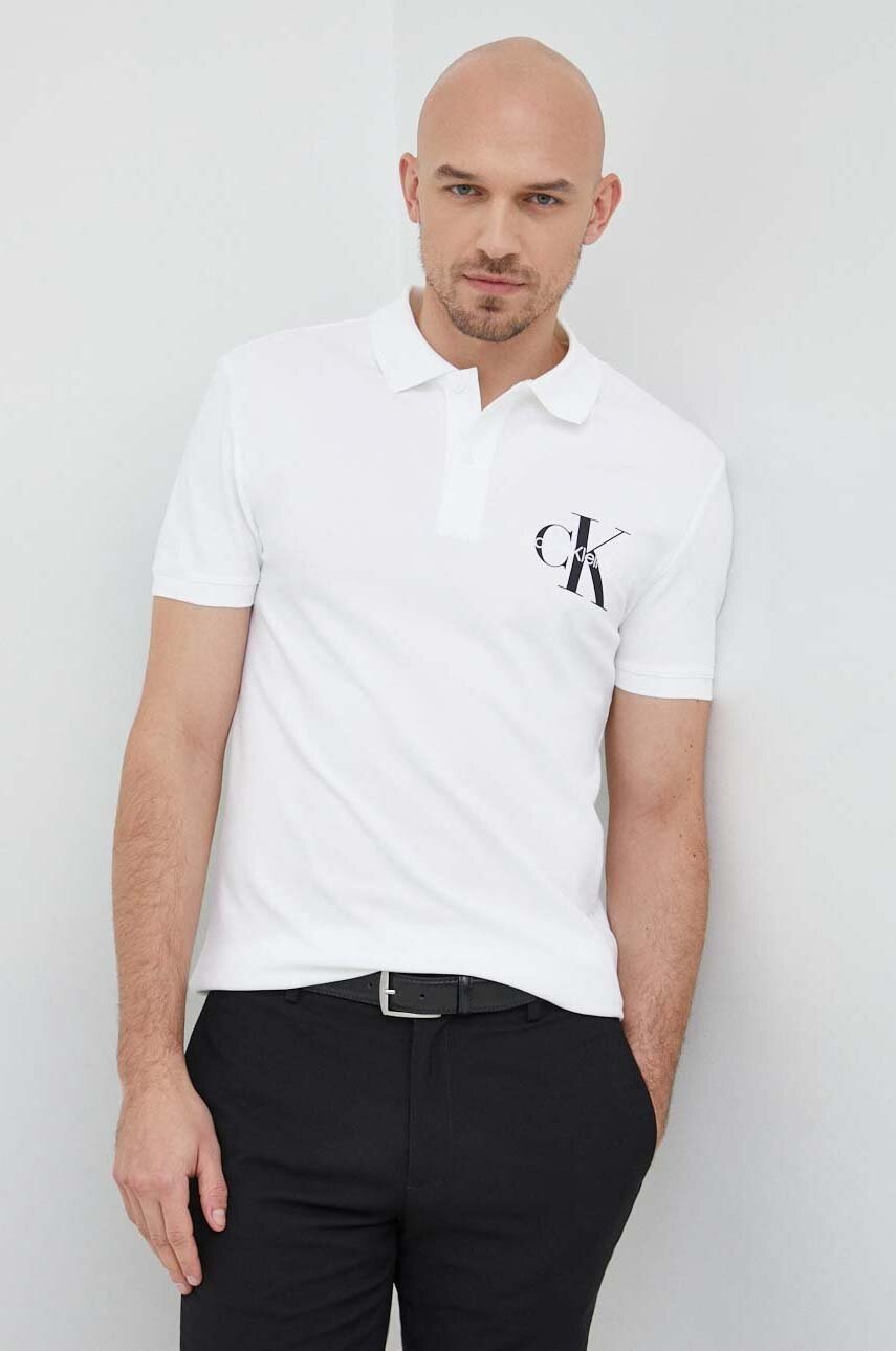 

Тениска с яка Calvin Klein Jeans в бежово с принт, Бежов
