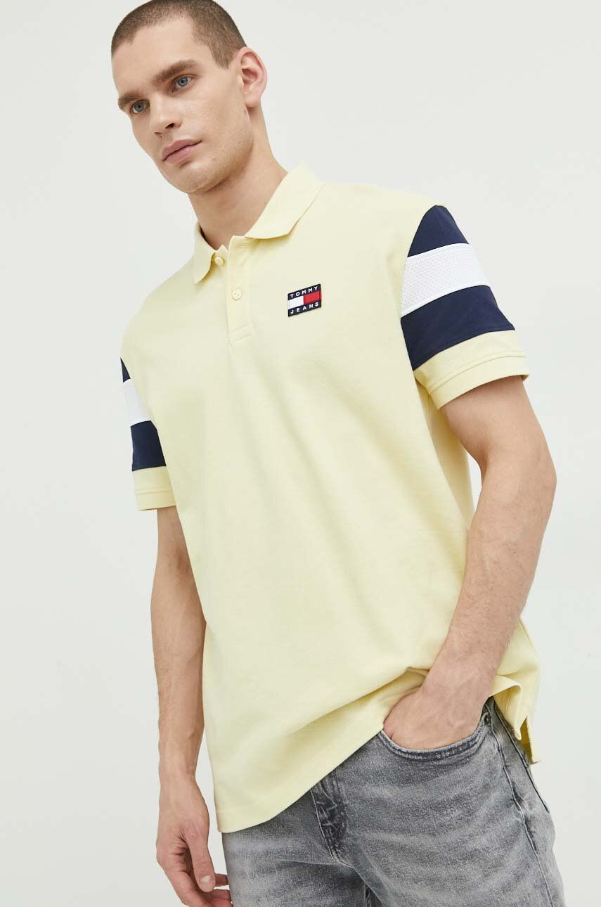 Levně Bavlněné polo tričko Tommy Jeans žlutá barva, s aplikací
