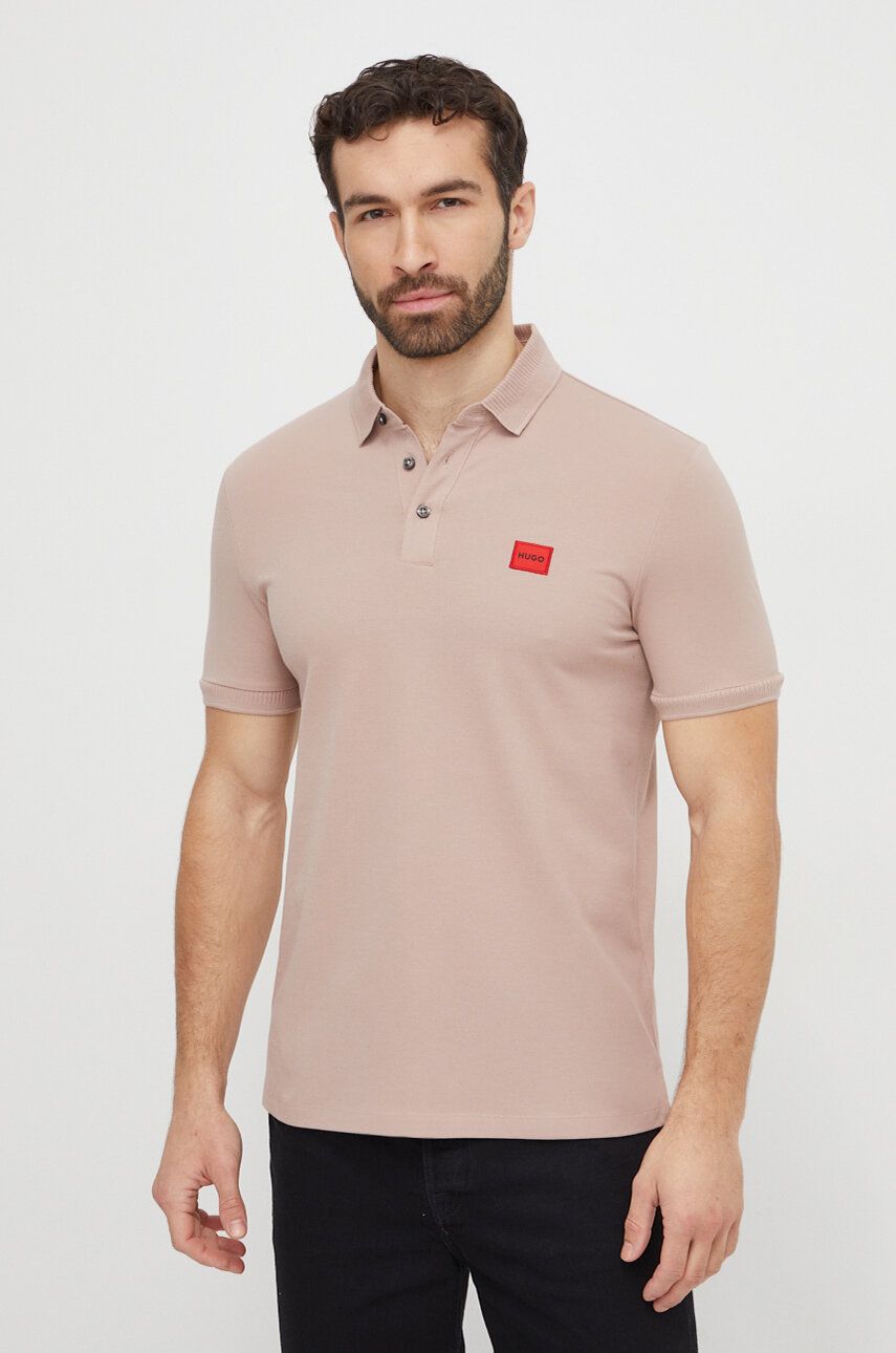 E-shop Bavlněné polo tričko HUGO béžová barva, s aplikací