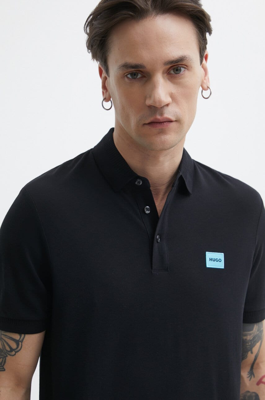 Levně Bavlněné polo tričko HUGO černá barva, s aplikací, 50490770