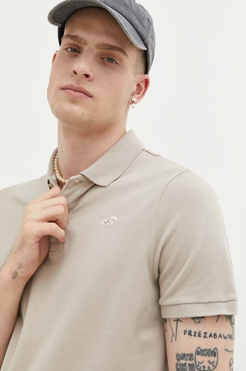 

Тениска с яка Hollister Co. в бежово с апликация, Бежов