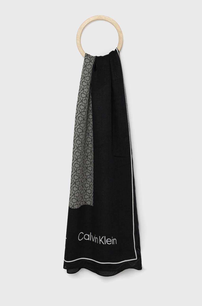 

Тънък шал Calvin Klein в черно с десен, Черен
