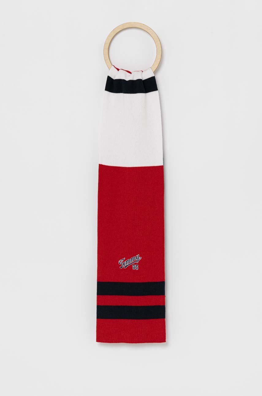 Levně Dětský bavlněný šátek Tommy Hilfiger červená barva