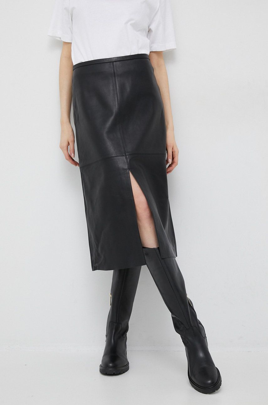 Levně Kožená sukně Calvin Klein černá barva, midi