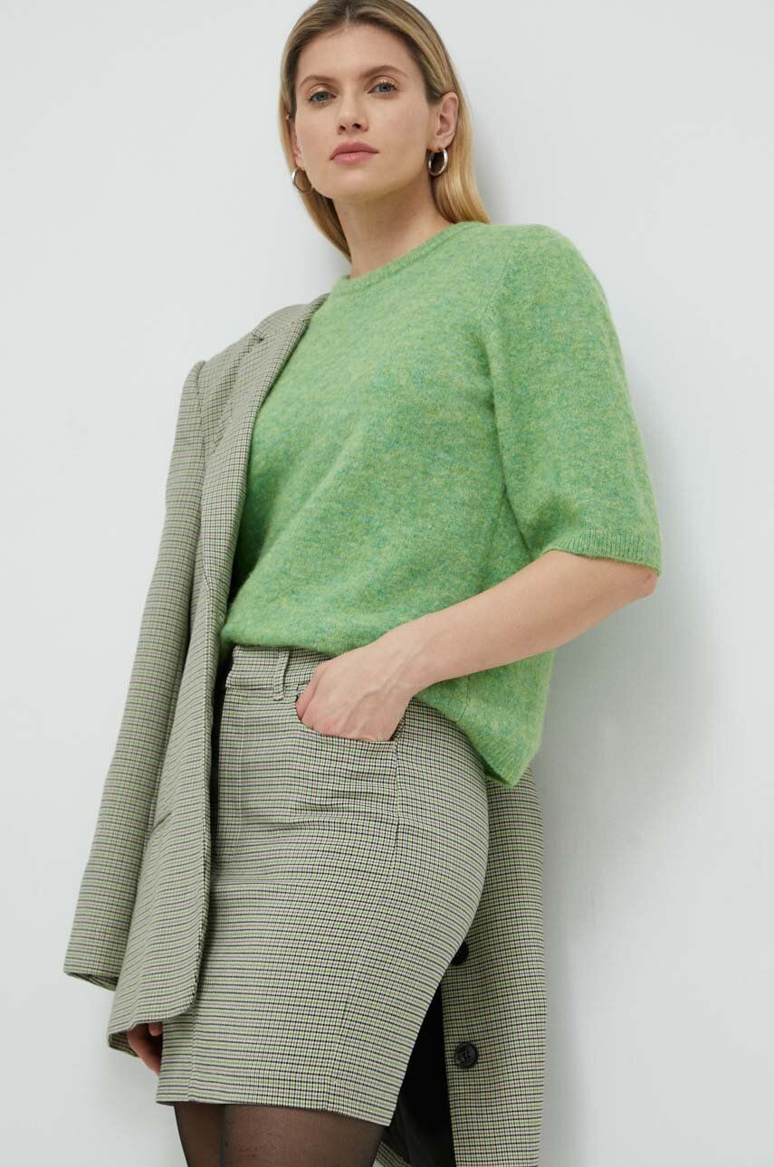 Sukně Gestuz zelená barva, mini - zelená -  Hlavní materiál: 66 % Recyklovaný polyester